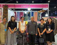 ผู้ว่าฯ สุราษฎร์ธานี ร่วมเปิดงาน “ศิลปาชีพ ประทีปไทย OTOP หล ... พารามิเตอร์รูปภาพ 7