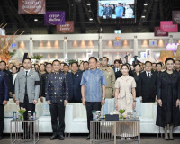 ผู้ว่าฯ สุราษฎร์ธานี ร่วมเปิดงาน “ศิลปาชีพ ประทีปไทย OTOP หล ... พารามิเตอร์รูปภาพ 8