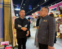 ผู้ว่าฯ สุราษฎร์ธานี ร่วมเปิดงาน “ศิลปาชีพ ประทีปไทย OTOP หล ... พารามิเตอร์รูปภาพ 15