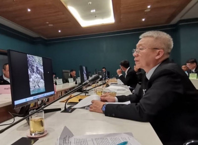 รองผู้ว่าราชการจังหวัดสุราษฎร์ธานี เข้าร่วมประชุมกับคณะกรรมา ... พารามิเตอร์รูปภาพ 1