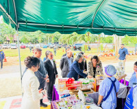 รองผู้ว่าราชการจังหวัดสุราษฎร์ธานี กล่าวแสดงความยินดีในพิธีเ ... พารามิเตอร์รูปภาพ 14