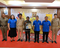 รองผู้ว่าฯ สุราษฎร์ธานี มอบสิ่งของพระราชทานมูลนิธิราชประชานุ ... พารามิเตอร์รูปภาพ 2