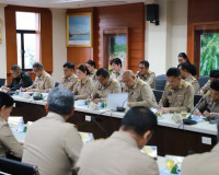 ผู้ว่าฯ สุราษฎร์ธานี ประชุมนายอำเภอ หัวหน้าส่วนราชการ และหัว ... พารามิเตอร์รูปภาพ 3