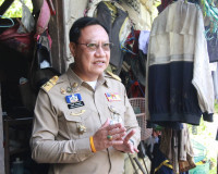 พ่อเมืองสุราษฎร์ธานีห่วงใยครัวเรือนเปราะบาง มอบหน่วยงานที่เก ... พารามิเตอร์รูปภาพ 5