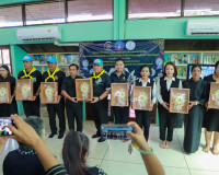 สุราษฎร์ธานีรวมพลังสตรี 19 อำเภอ ประดิษฐ์ “ดอกบัวผุด” ดอกไม้ ... พารามิเตอร์รูปภาพ 8