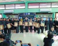 สุราษฎร์ธานีรวมพลังสตรี 19 อำเภอ ประดิษฐ์ “ดอกบัวผุด” ดอกไม้ ... พารามิเตอร์รูปภาพ 12