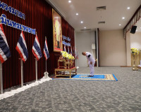 จังหวัดสุราษฎร์ธานีจัดพิธีวางพวงมาลา น้อมรำลึกในพระมหากรุณาธ ... พารามิเตอร์รูปภาพ 27