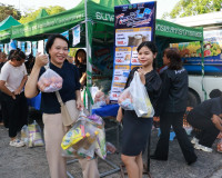 ผู้ว่าฯ สุราษฎร์ธานี เยี่ยมชมจุดจำหน่ายสินค้าโครงการ “ไทยช่ว ... พารามิเตอร์รูปภาพ 6