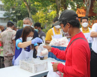 ผู้ว่าสุราษฎร์ ควง นายกเหล่ากาชาด หั่นจระเข้ และไก่สด ปันสุข ... พารามิเตอร์รูปภาพ 9